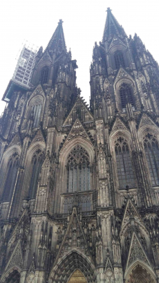 Kölner Dom Westfassade mit Türmen